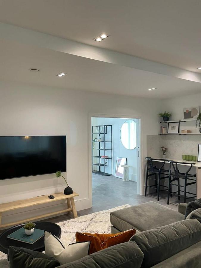 Brand New 3-Bedroom Home In London Exterior foto