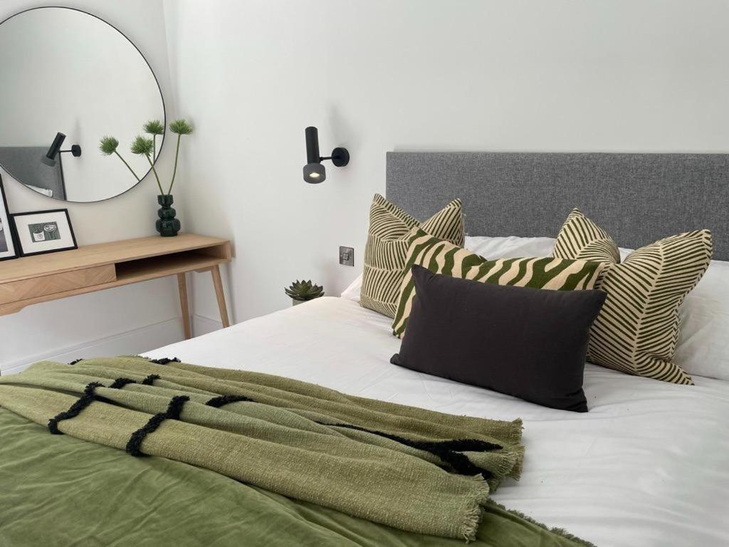 Brand New 3-Bedroom Home In London Exterior foto