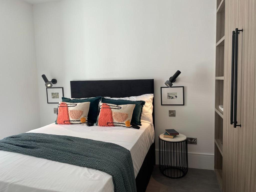 Brand New 3-Bedroom Home In London Exterior foto